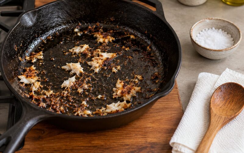 How to Clean Cast Iron After Cooking Fish (Easy Guide 2026)